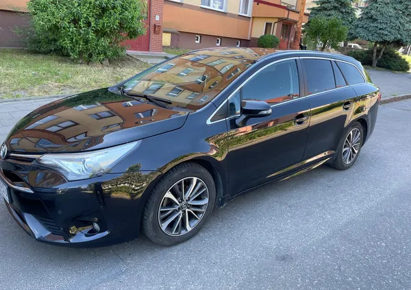 opolskie Toyota Avensis cena 56000 przebieg: 140000, rok produkcji 2015 z Chmielnik